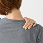 柏市・増尾で肩こりに悩む方のイメージ
