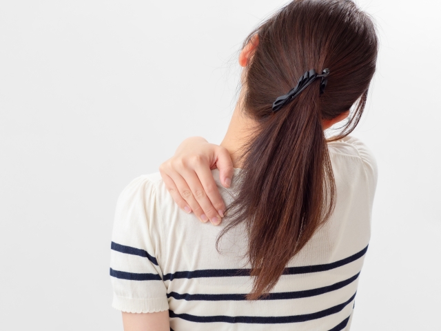 柏市・増尾で慢性的な肩こりが気になる方のイメージ