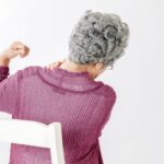 柏市・増尾で長年の肩こりに悩む方のイメージ